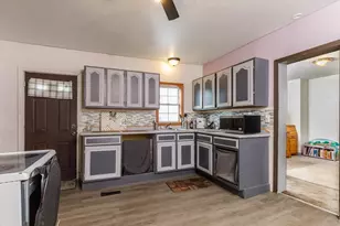 35 Essex St, Athol, MA 01331 - Photo 2