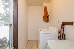35 Essex St, Athol, MA 01331 - Photo 8