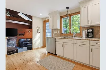 209 Highland St, Stoughton, MA 02072 - Photo 8