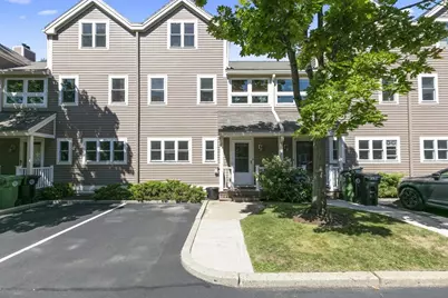 8 Locust Ln #4, Watertown, MA 02472 - Photo 2