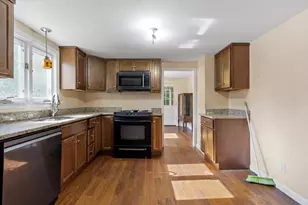28 Wellesley St, Athol, MA 01331 - Photo 14