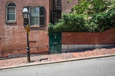 21 Walnut #M, Boston, MA 02108 - Photo 18