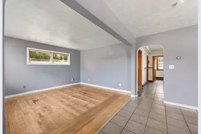 69 Worthington St, Chicopee, MA 01020 - Photo 8