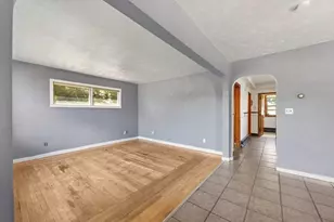 69 Worthington St, Chicopee, MA 01020 - Photo 8