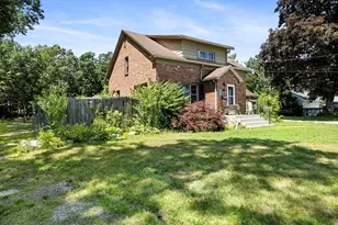 69 Worthington St, Chicopee, MA 01020 - Photo 2