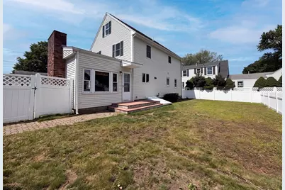 4 Macarthur Cir, Peabody, MA 01960 - Photo 6