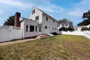 4 MacArthur Cir, Peabody, MA 01960 - Photo 6