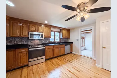 4 Macarthur Cir, Peabody, MA 01960 - Photo 2