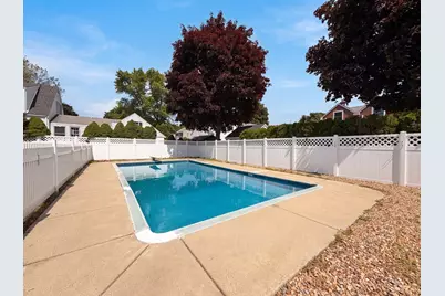 4 Macarthur Cir, Peabody, MA 01960 - Photo 2