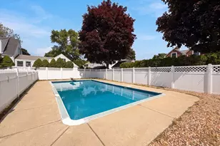 4 MacArthur Cir, Peabody, MA 01960 - Photo 2