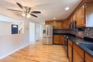 4 MacArthur Cir, Peabody, MA 01960 - Photo 8