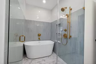 17 Manning St, Medford, MA 02155 - Photo 4