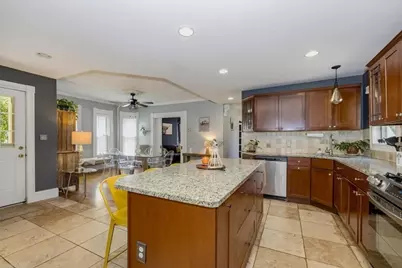 294 Wentworth Ave, Lowell, MA 01852 - Photo 8