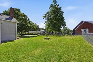 70 Milton St, Springfield, MA 01151 - Photo 32