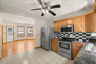 31 Bates St, Danvers, MA 01923 - Photo 4