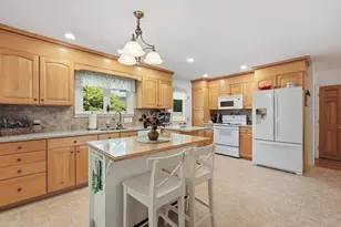 20 Clover Dr, Bridgewater, MA 02324 - Photo 4