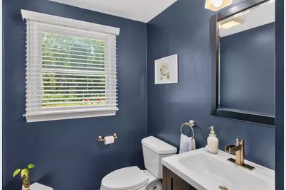21 Railroad Ave, Taunton, MA 02780 - Photo 12