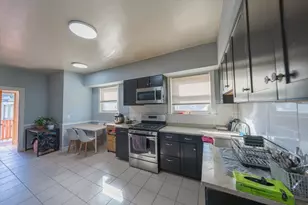 27 Wave Ave, Revere, MA 02151 - Photo 4