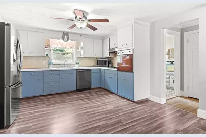 211 Lynn Fells Pkwy, Saugus, MA 01906 - Photo 14