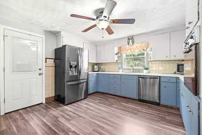 211 Lynn Fells Pkwy, Saugus, MA 01906 - Photo 12