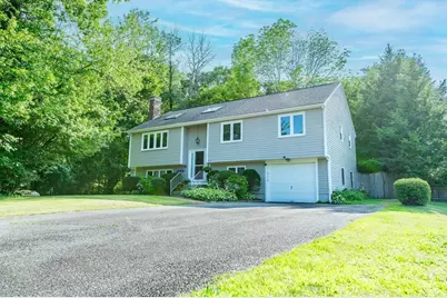 11 Fairview Ln, Weymouth, MA 02190 - Photo 2