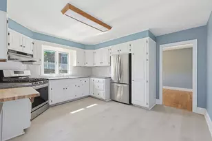 210 Pleasant St, Marblehead, MA 01945 - Photo 16