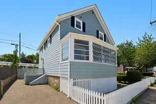 210 Pleasant St, Marblehead, MA 01945 - Photo 4