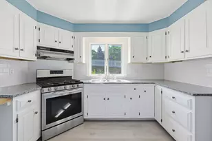 210 Pleasant St, Marblehead, MA 01945 - Photo 18