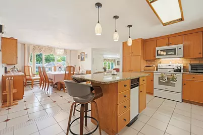 251 Millbury St, Auburn, MA 01501 - Photo 14