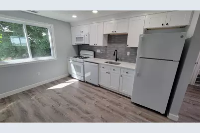 5 Lenox St #4, Lowell, MA 01852 - Photo 4