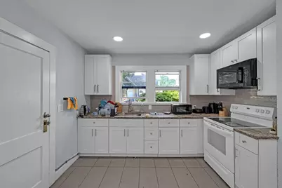 18 Mount Vernon St, Fitchburg, MA 01420 - Photo 2