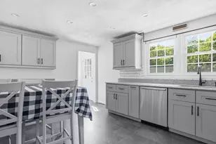 160 Navillus Rd, Tewksbury, MA 01876 - Photo 10