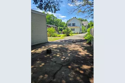 32 Hampden St, Northampton, MA 01060 - Photo 10
