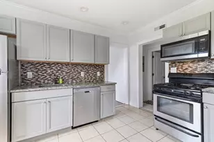 39 Glen Rd, Boston, MA 02130 - Photo 12