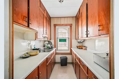 82 Snell St, Fall River, MA 02721 - Photo 2
