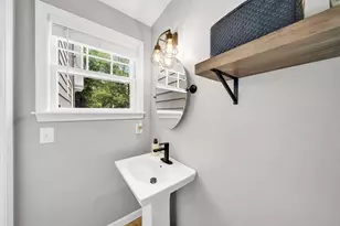 10 Essex St, Amesbury, MA 01913 - Photo 8