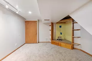 487 Wentworth Ave, Lowell, MA 01852 - Photo 32