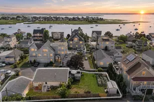 14 Overlook St, Newburyport, MA 01950 - Photo 1