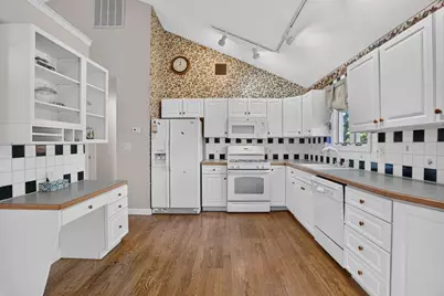65 Phaeton Rock Rd, Lynn, MA 01904 - Photo 8