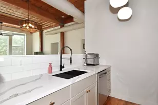 385 Worthington St, Springfield, MA 01103 - Photo 2