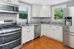 142 Calvary St, Waltham, MA 02453 - Photo 4
