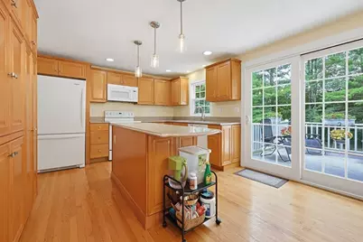 76 Gilbert St, Mansfield, MA 02048 - Photo 8