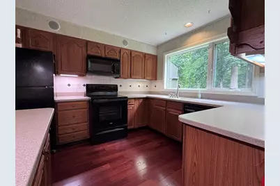 304 Fairway Village #304, Northampton, MA 01053 - Photo 4