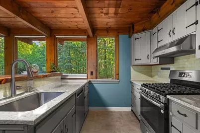39 Westview Ter, Easthampton, MA 01027 - Photo 10