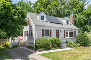 7 Curve St, Bedford, MA 01730 - Photo 1
