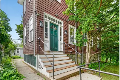 46 Oakland Street, Melrose, MA 02176 - Photo 2