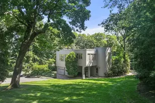 108 Codman Rd, Brookline, MA 02445 - Photo 1