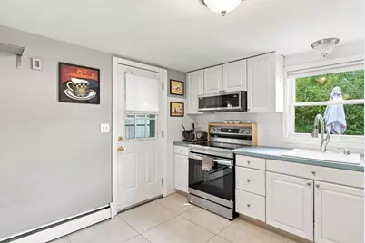 28 Preston St, Malden, MA 02148 - Photo 2