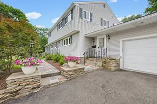 32 Falcon St, Worcester, MA 01603 - Photo 2
