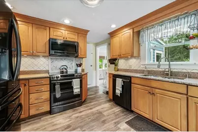 320 Alpine Dr, Southbridge, MA 01550 - Photo 10